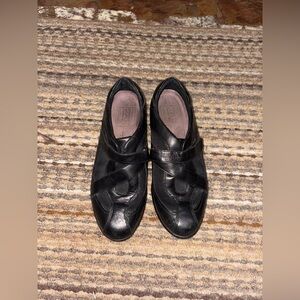 Clarks • Black Shoes